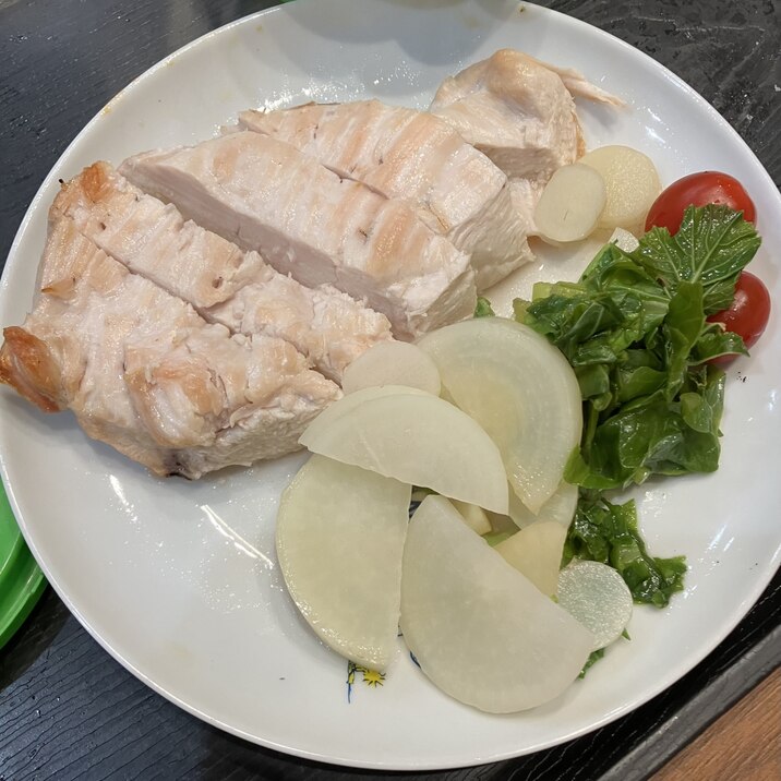 丸ごと胸肉のチキンのニンニク焼き